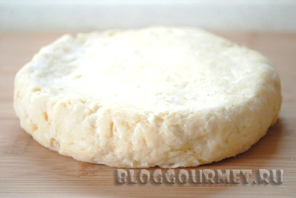 Закусочные пирожки с картошкой и сыром из пресного теста 