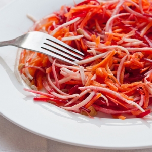 5 рецептов питательных салатов с морковью 