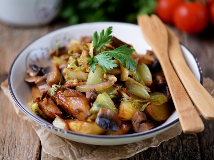 Простое блюдо к ужину — Картошка с грибами в рукаве 