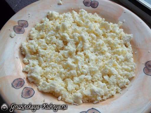 Гурийские хачапури с сыром и вареными яйцами 