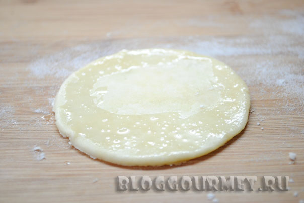 Закусочные пирожки с картошкой и сыром из пресного теста 