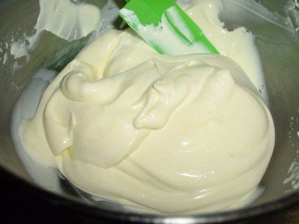 Масляный яично-молочный крем шарлотт для сладкой выпечки 