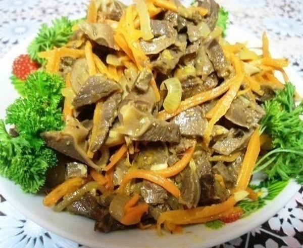 Попробуйте этот салат из куриных желудков…почти по корейски. Объедение! 