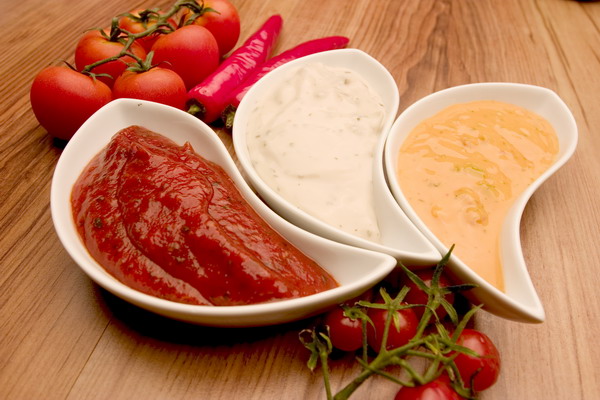 Вкусные домашние соусы: к пельменям, мясу, оладьям 