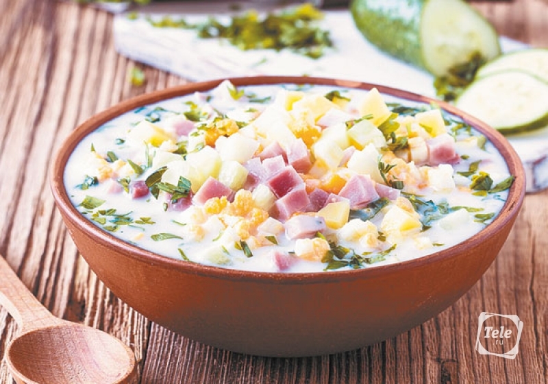 Холодные супы — отрада лета: окрошка на кефире, свекольник, клубничный суп с мятой и многое другое 
