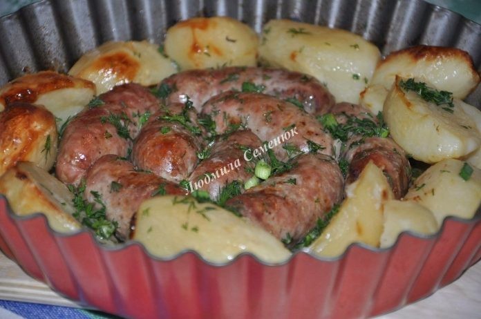 Домашние колбаски, запеченные с картофелем: попробовав раз, ты будешь готовить постоянно! 