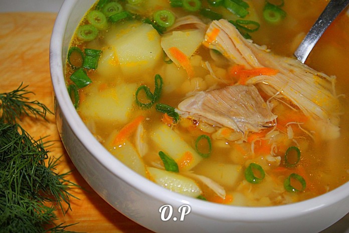 Я всегда знаю чем порадовать семью — аппетитный гороховый суп с курицей 