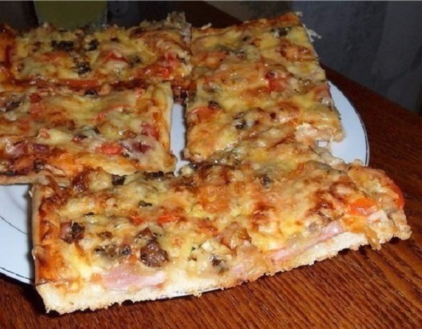 Домашняя пышная пицца — вкусно и сытно! 