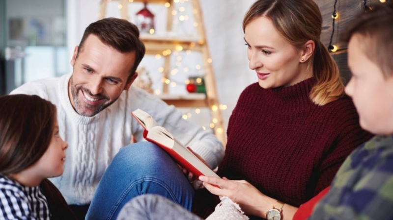 Психолог Наумова рассказала, какие сказки читать детям, чтобы они стали успешными