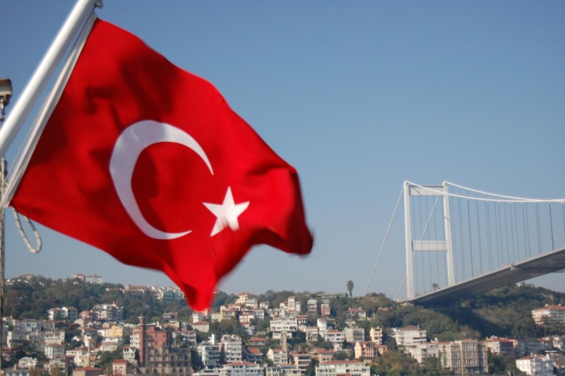 Турция успешно испытала первый в мире дрон с лазерным оружием